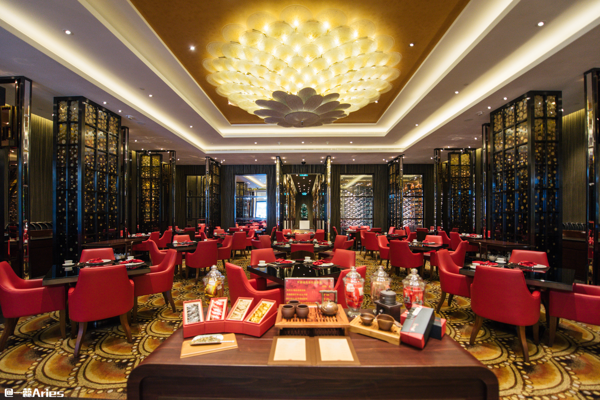 来澳门感受一下紫醉金迷,澳门一天游必去的美食街