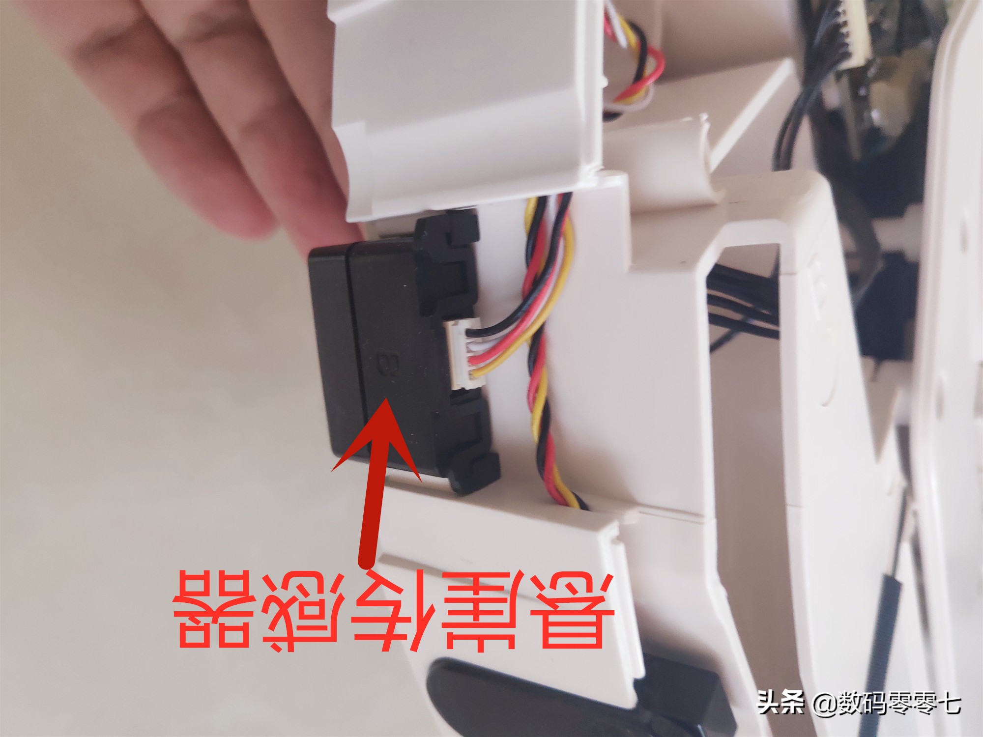 联想扫地机器人拆刷子,联想智能扫地机器人