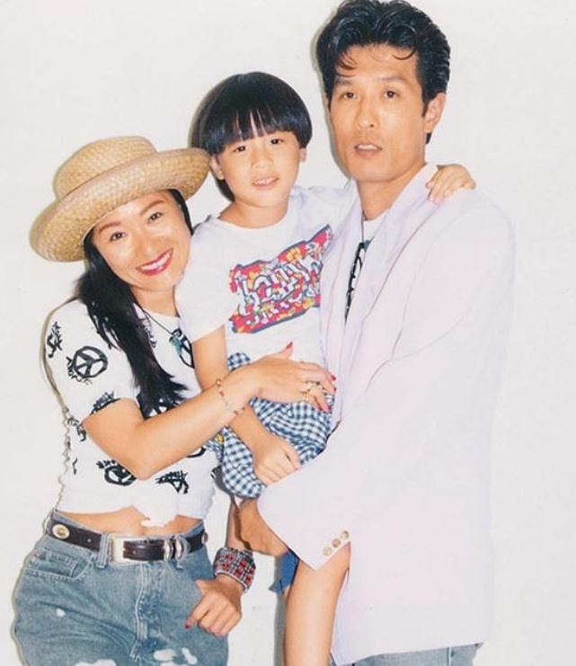 知名女星与已婚男同居18年，被当街扒衣殴打，怎么会沦落成这样？