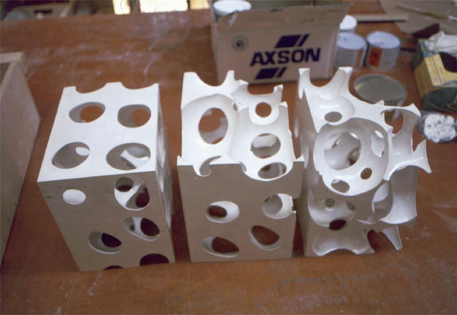 prada粉色改造,prada店铺设计可以给品牌带来什么