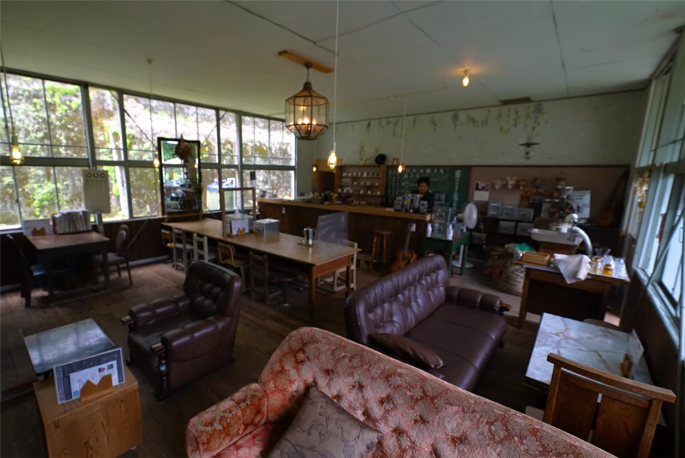 80后小伙回荒废十年的农村大学,80后小伙回荒废10年农村大学