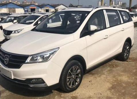 宝骏7302019款原车大屏咋操作,宝骏730对比宝骏730混动