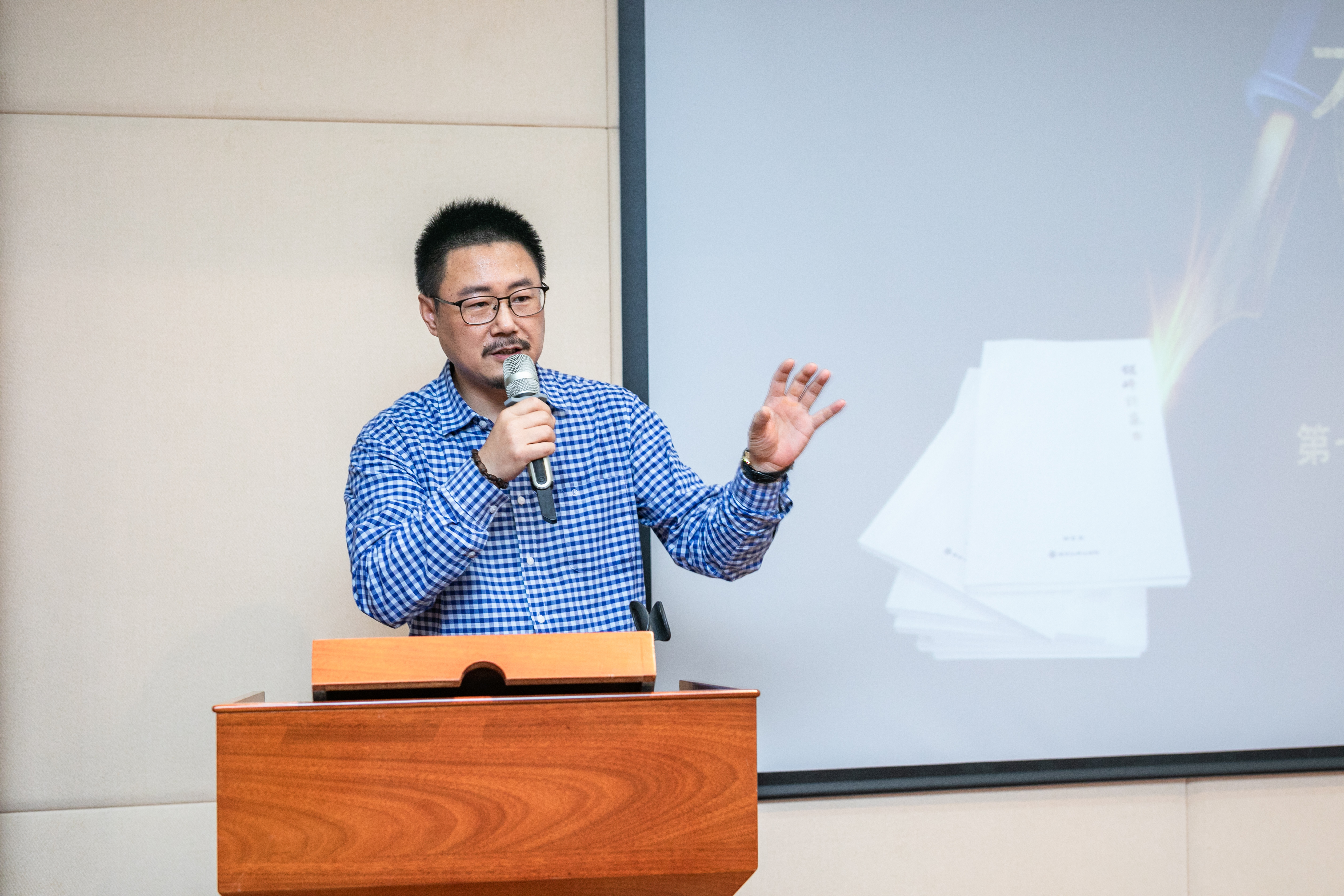 江苏冠军科技集团董事长谢海,冠军涂料谢海