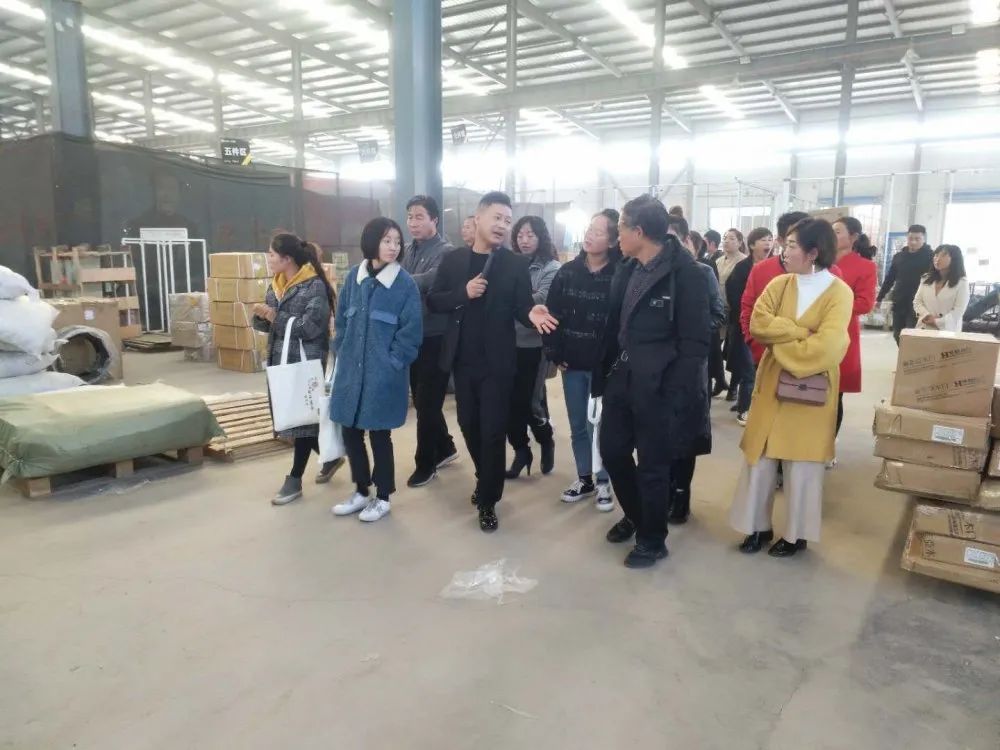 楦块懌鐟炲崕鐜颁唬鐗╂祦鍏徃鏂伴椈,楦块懌鐟炲崕鐜颁唬鐗╂祦鍏徃