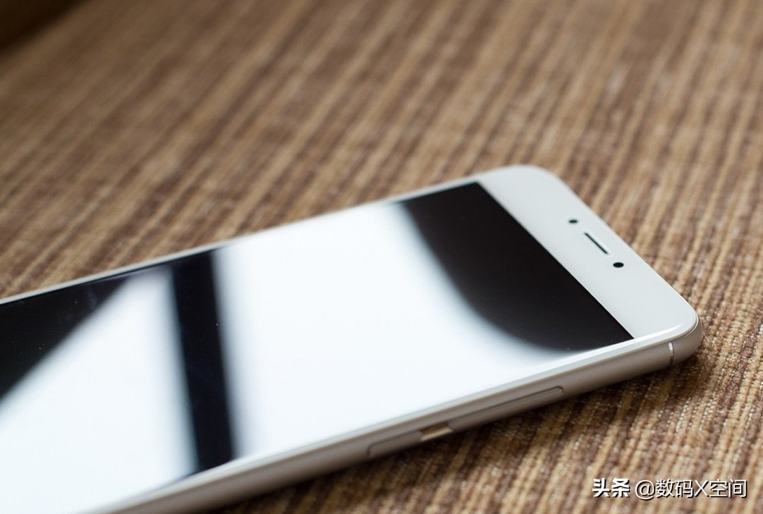 炒一份曾经最美千元机的冷饭