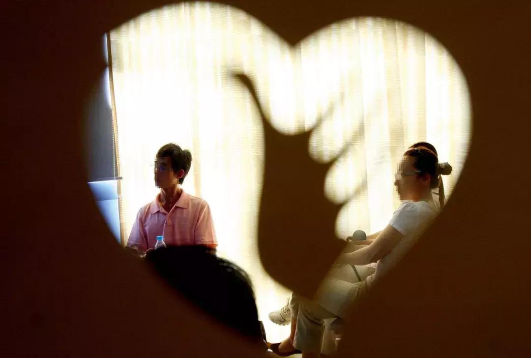 揭秘自杀热线接线员