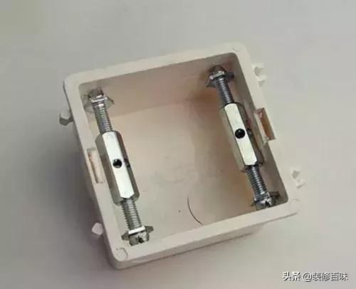 插座底盒耳朵掉了怎么装插座,插座底盒耳朵掉了怎么修复