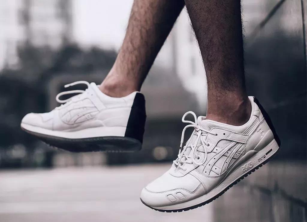 asics和耐克跑鞋,asics是复古与机能最好的诠释