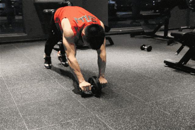 腹肌轮能不能练出腹肌,腹肌轮真的能练出腹肌吗