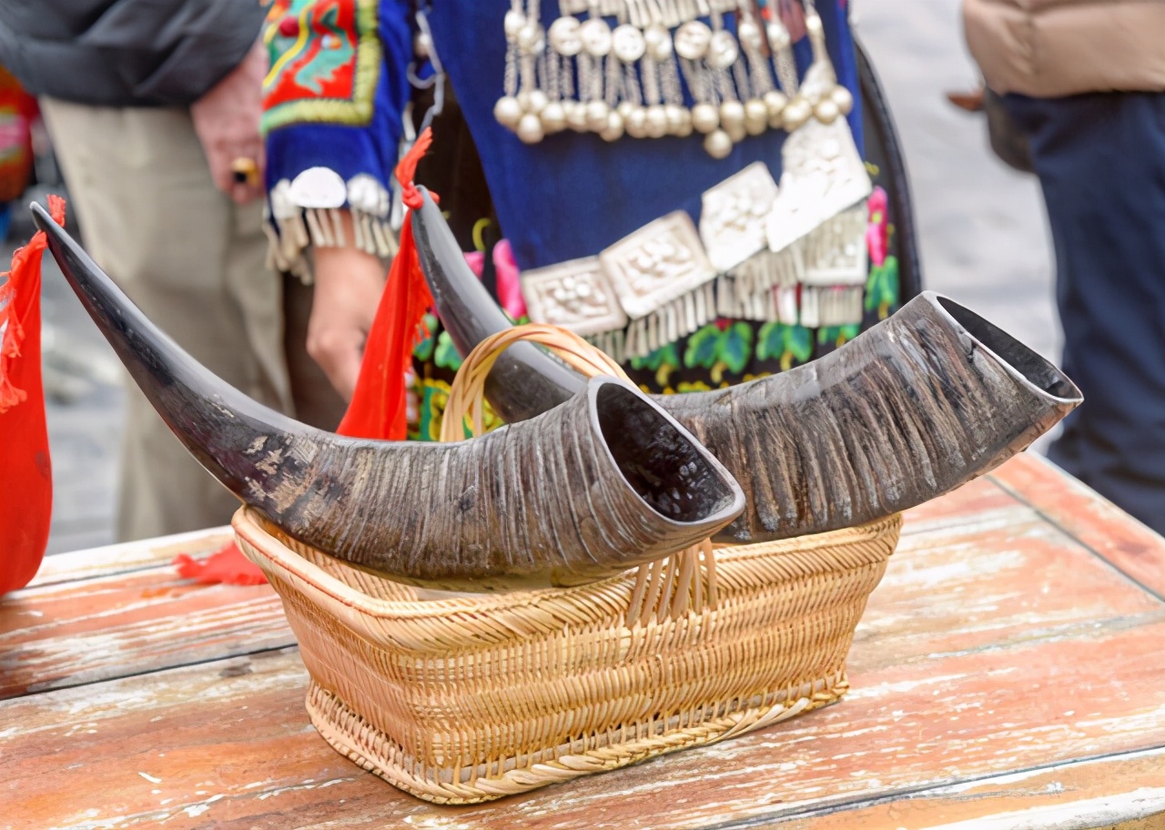 西江千户苗寨银饰体验,苗寨为什么不值得买银饰