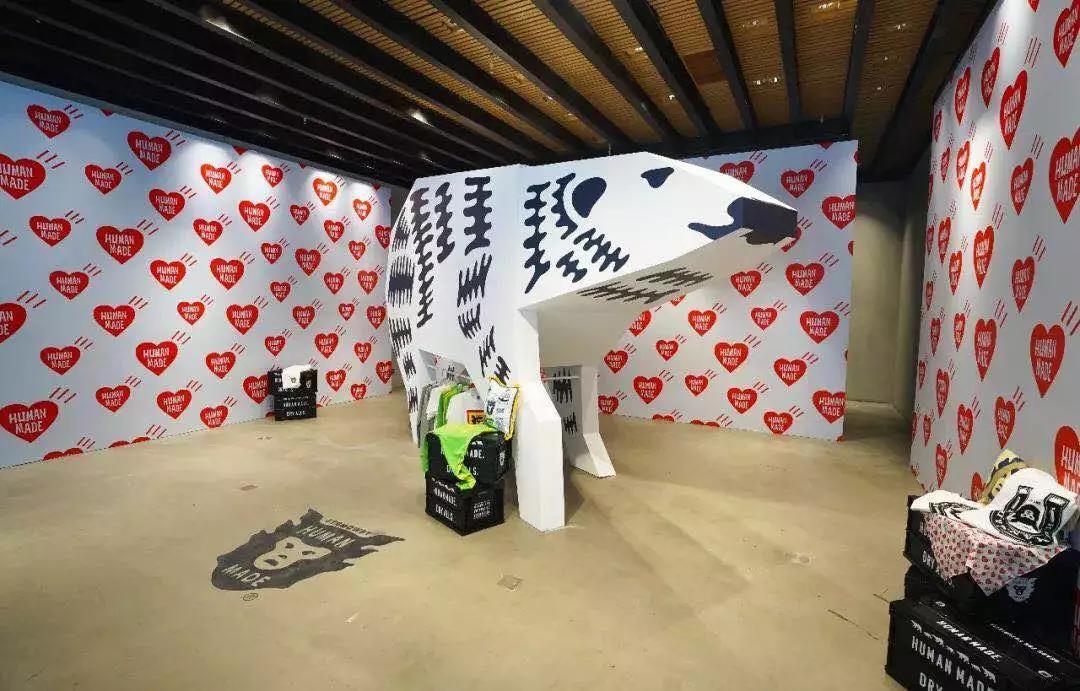 媒体+零售线上线下一体的Yoho集合店，年轻潮人们的集合地！