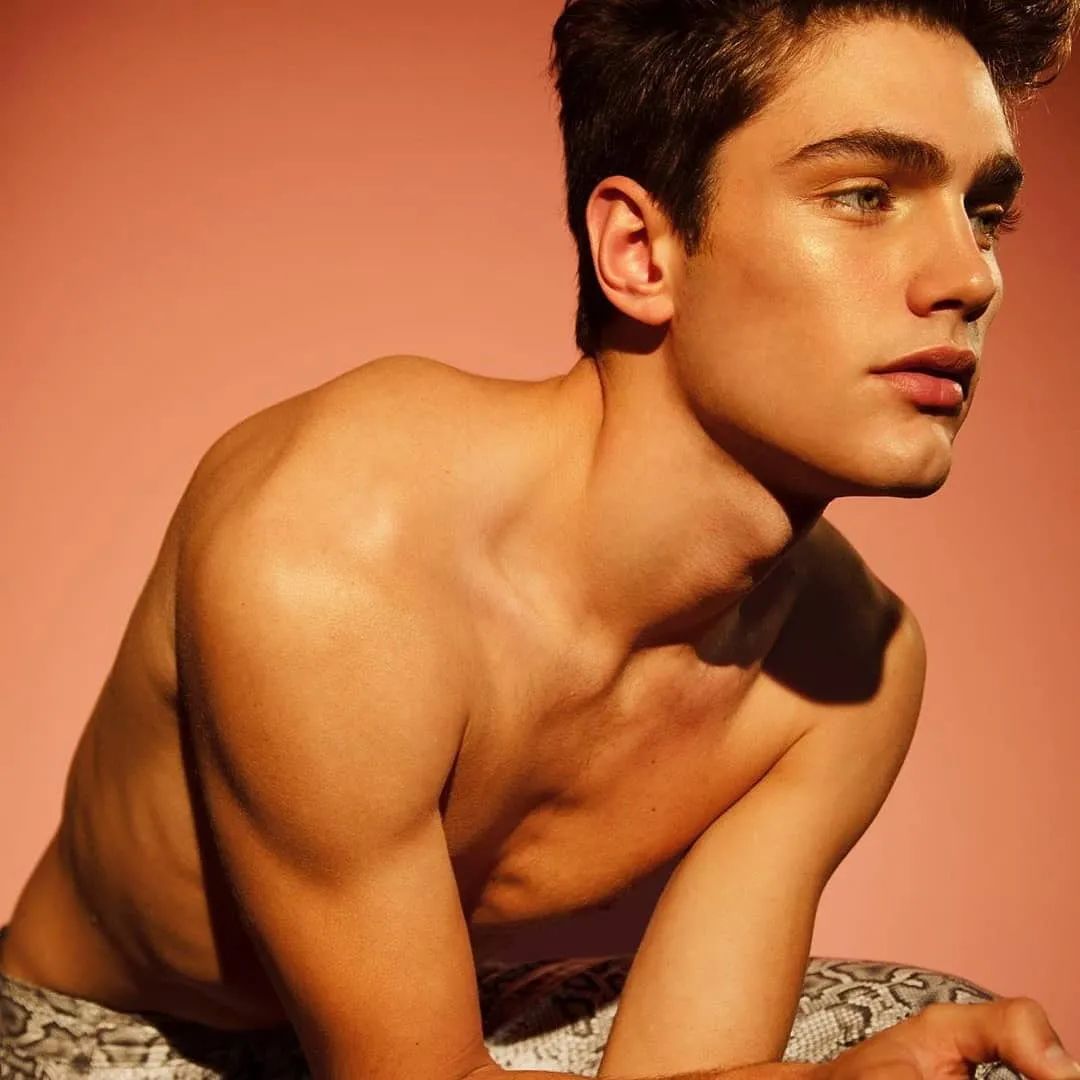 很有潜力的男生,很有潜质的小帅