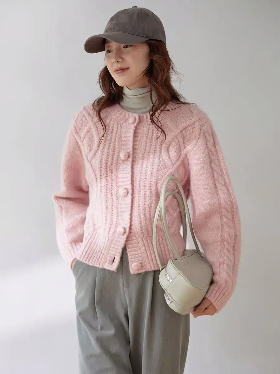 没有什么比羽绒更温暖,同样是温暖感十足的毛衣