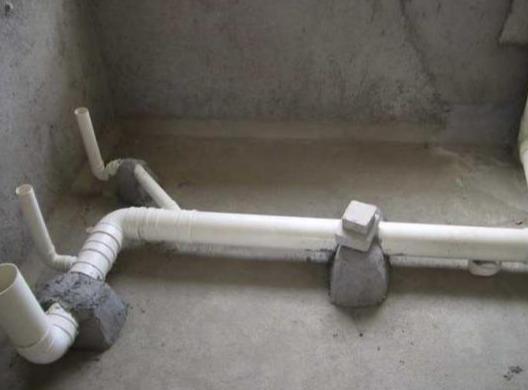 马桶不要随便移位!50岁老师傅良心忠告,要移也得这么做