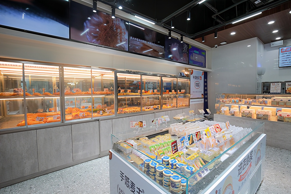 中专毕业，从打工到月入7K的名企店长，看90后的他如何逆风翻盘