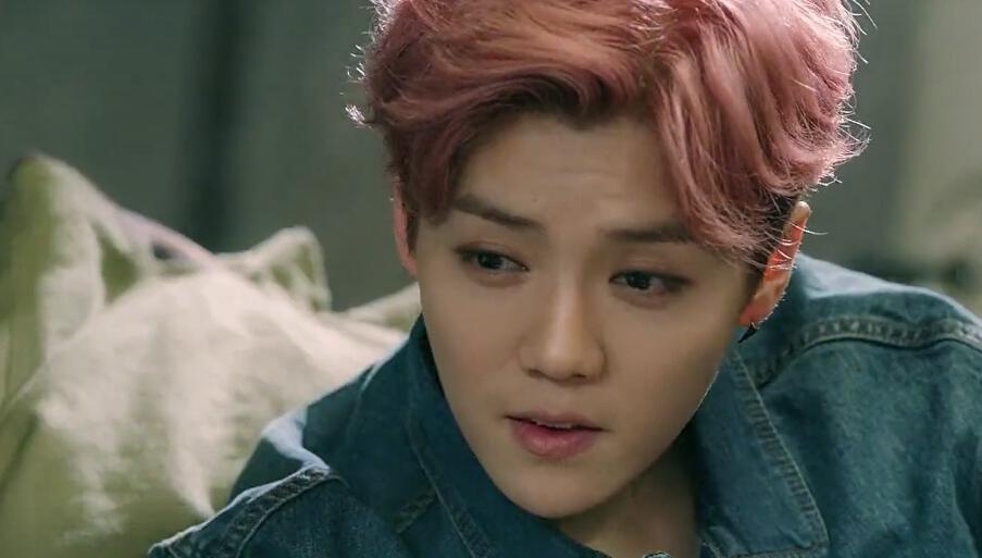 出生在军区大院,鹿晗军营长大