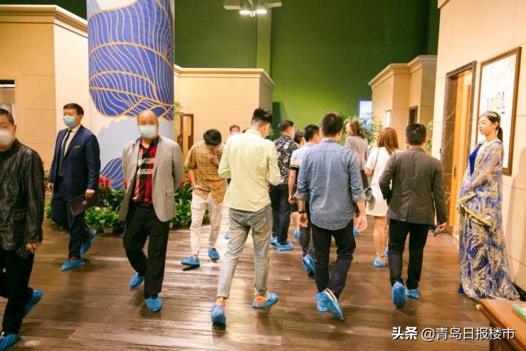 耀世而来一鉴倾心！“星河湾传奇”点燃岛城之夏