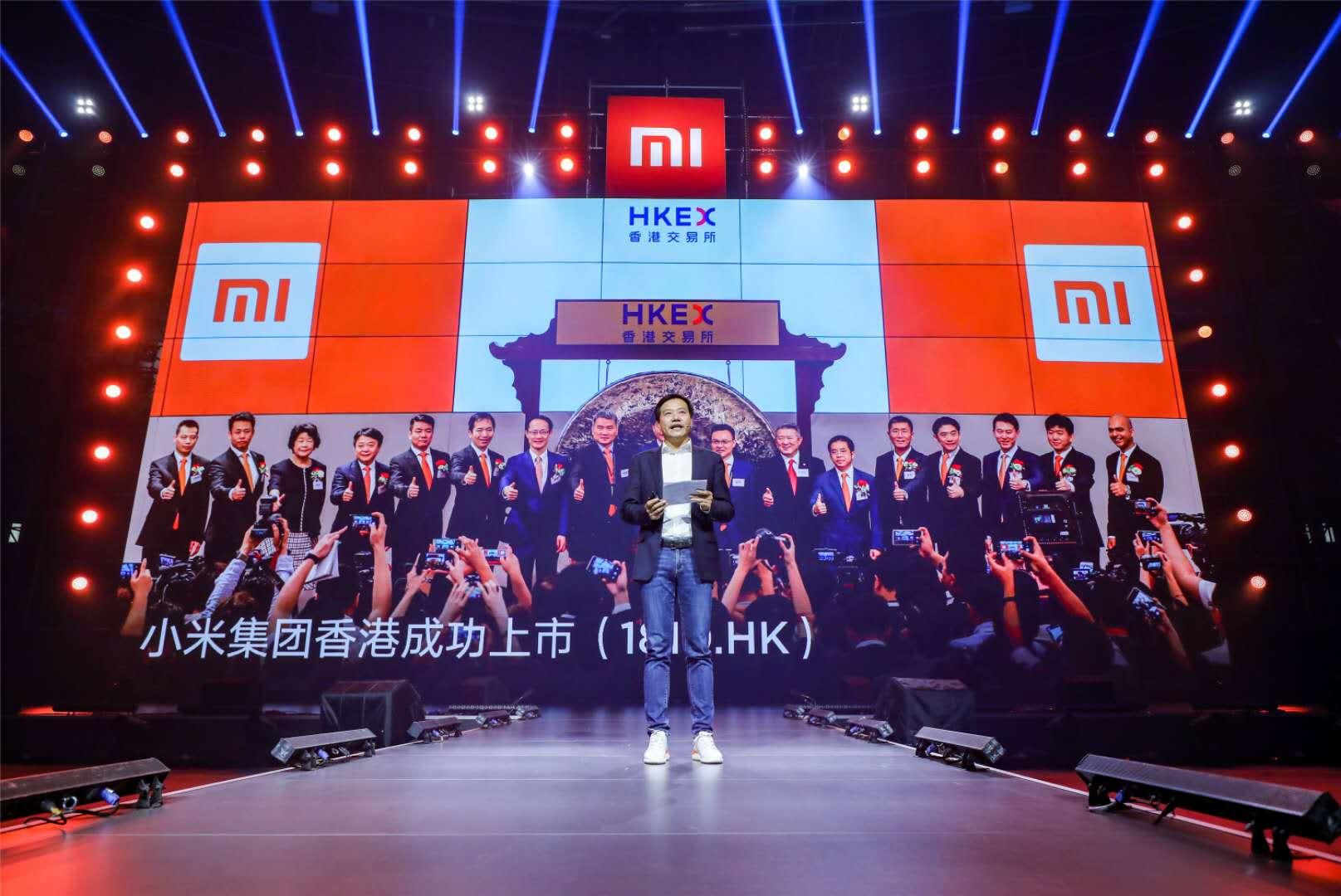 库克郁闷了！法国小米之家遭国外米粉疯狂抢购，雷军：这次稳了！