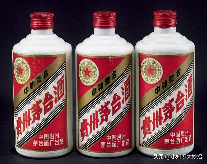 飞天茅台只配两个小杯,飞天茅台瓶子里有两个杯子