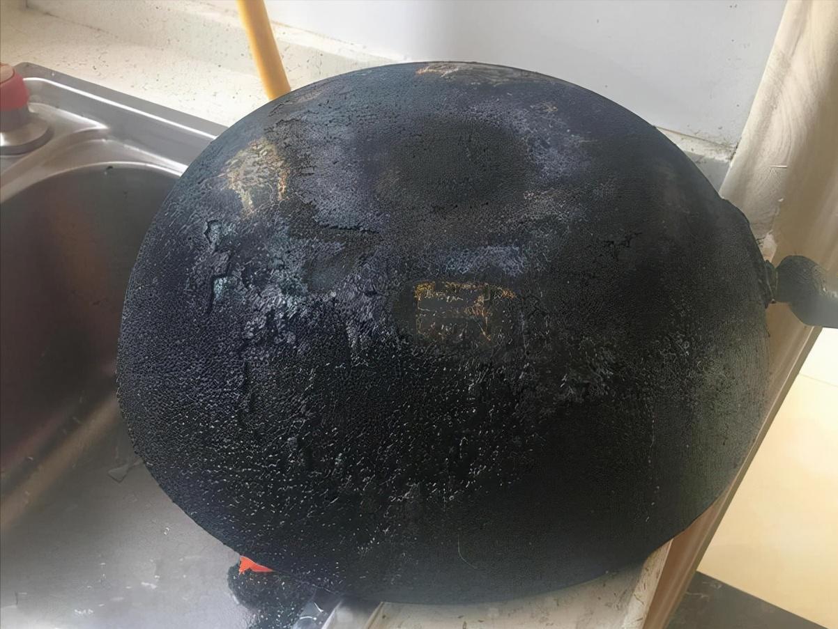 油烟机不管有多脏一个口罩就搞定,油烟机脏了别傻傻拆下来洗了