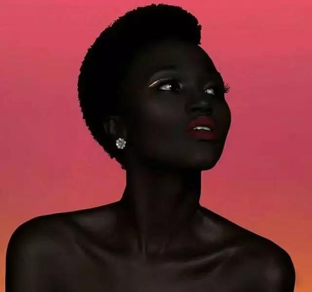 世界上最黑的模特图片,世界最黑的黑模特