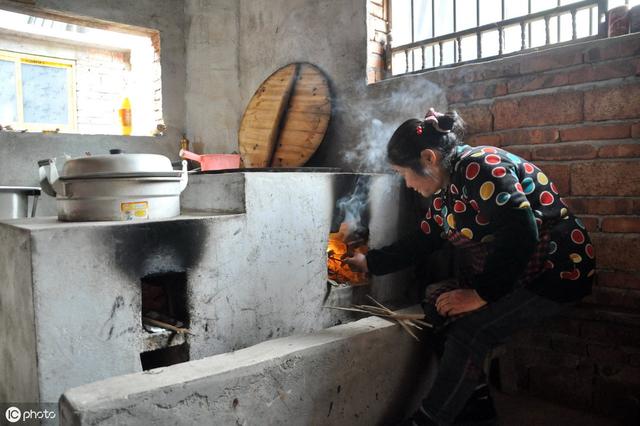 农村做小型无烟柴火灶,农村室内柴火灶自造过程