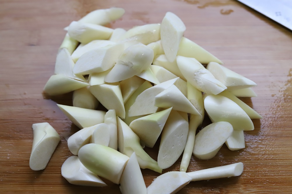 茭白里小黑点怎么吃,茭白有小黑点的家常做法