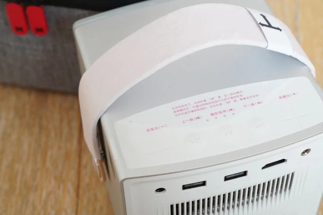 如何选择护眼投影仪,100寸电视和投影仪哪个好更护眼