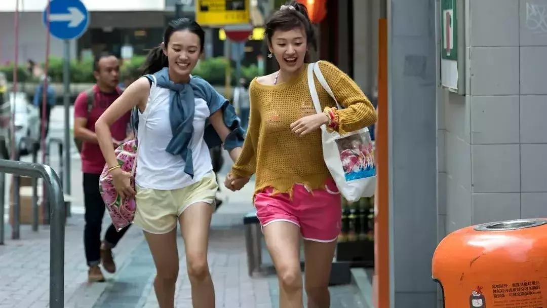 鍦ㄩ娓仛姘村,鍑虹敓鍦ㄩ娓敓娲诲湪骞夸笢