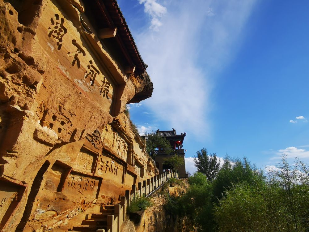 塞上长城绝高漠金戈犹响无定河