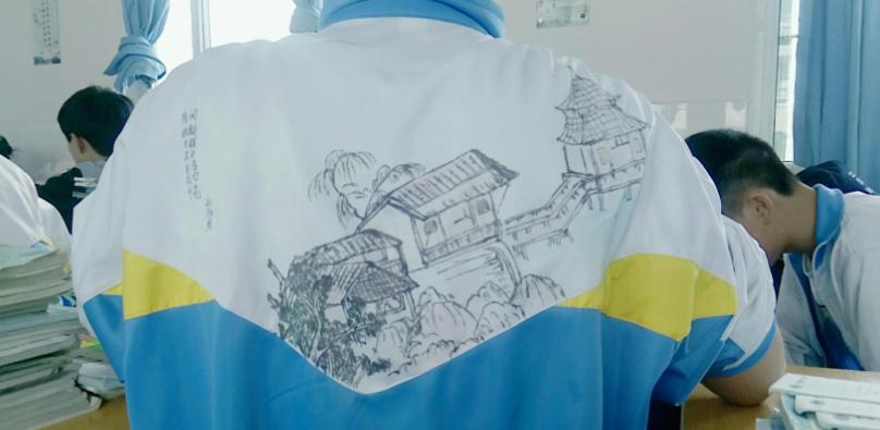 初中生“限量款”校服,堪比美院学生,老师看后立马严肃起来