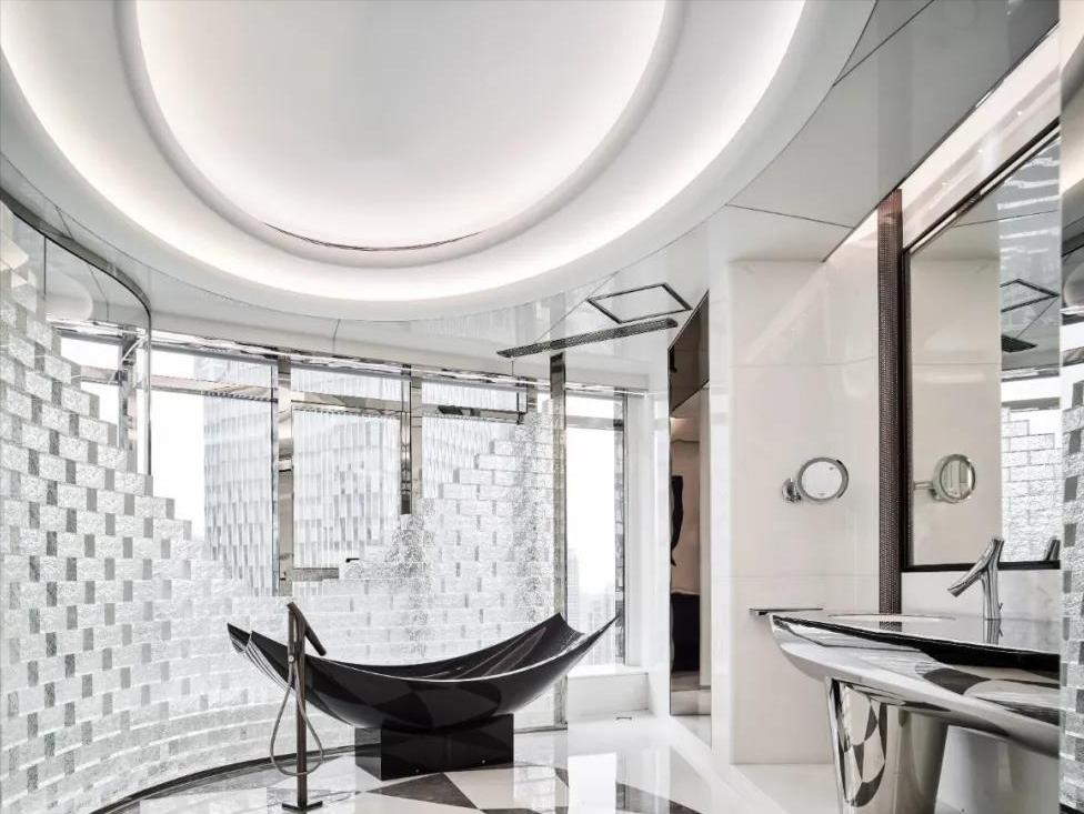 房子一楼下雨潮湿怎么办,下雨天房子里面墙潮湿什么原因