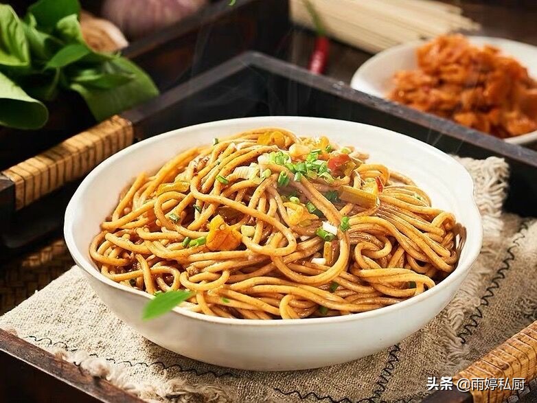 康师傅不辣的方便面哪个好吃,酸菜方便面统一和康师傅哪个好吃