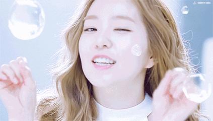 皮肤黑黄的女生穿什么颜色好看,颜值高的女人发色