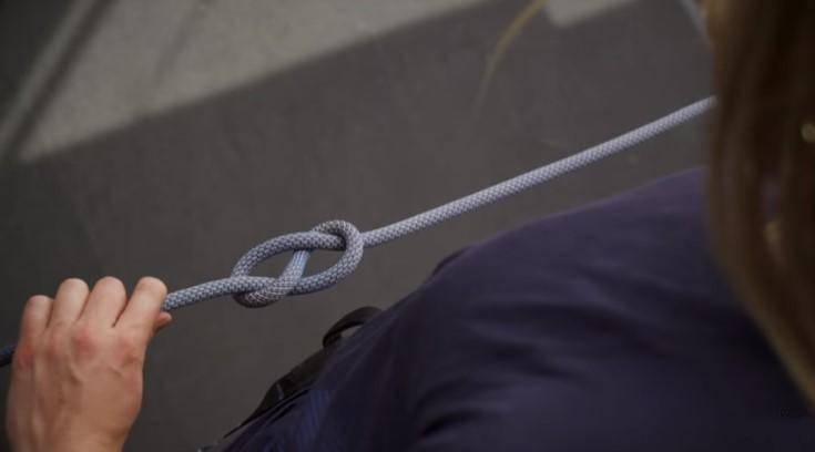 攀岩可以自动解开的绳子打结方法,攀岩怎么样打结可以来回收缩