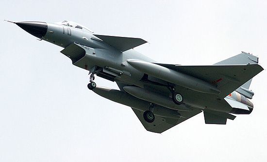 飞机翅膀那么薄为什么能托起机身,飞机翅膀的翼稍小翼有几种