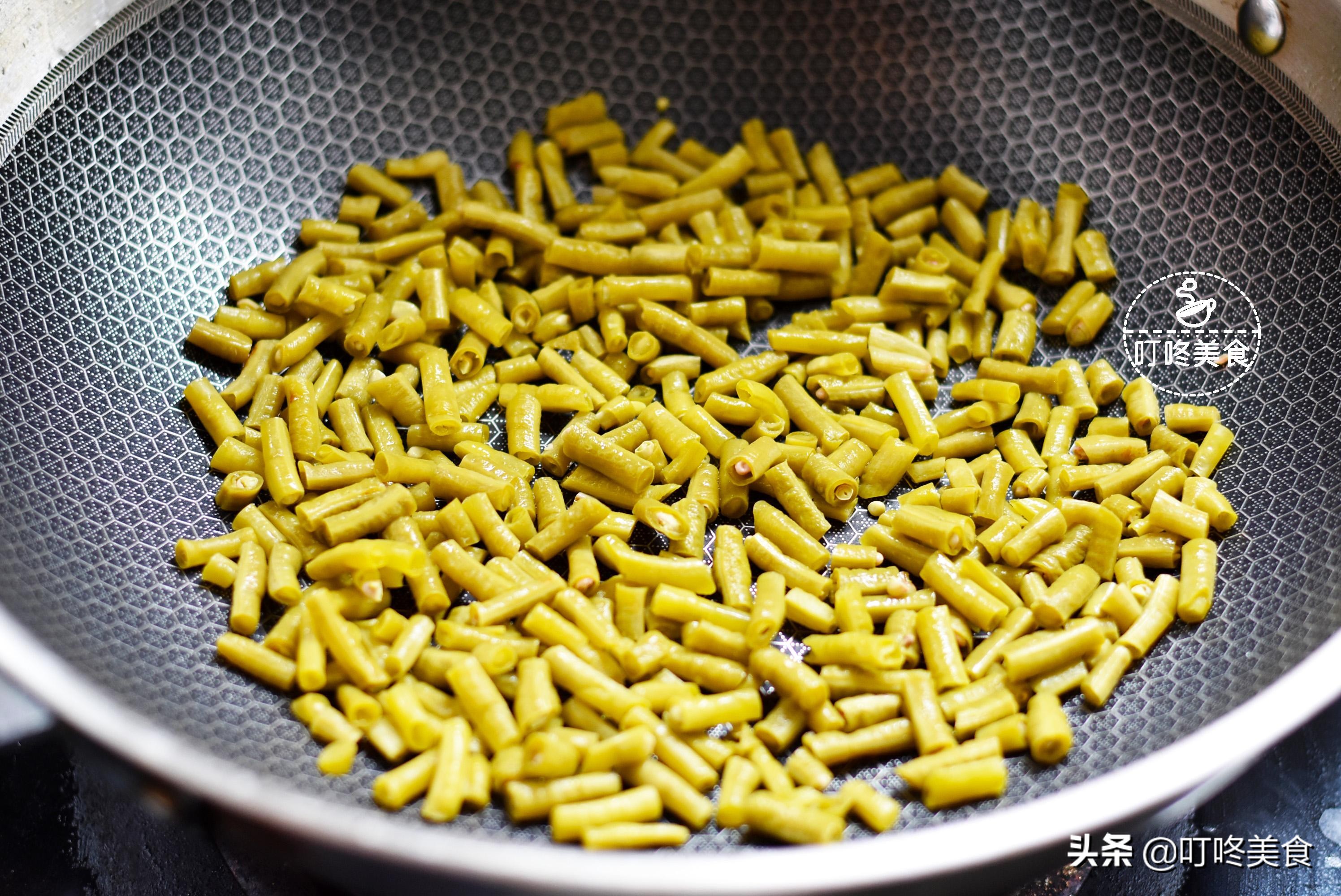 小鱼鱼干怎么炒,炒鱼干怎么热一下