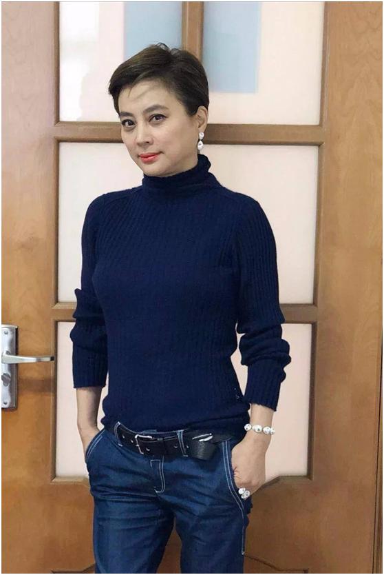 56岁女星住在房子里,五十多岁女人房间装饰