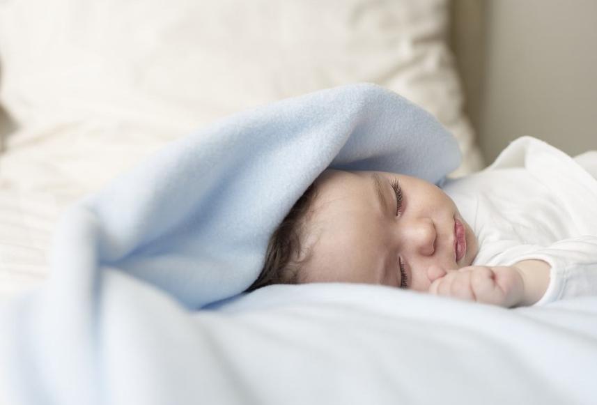 爷爷给孙女起名护士手抖少写一笔,爷爷给孙子取名护士少写了一笔