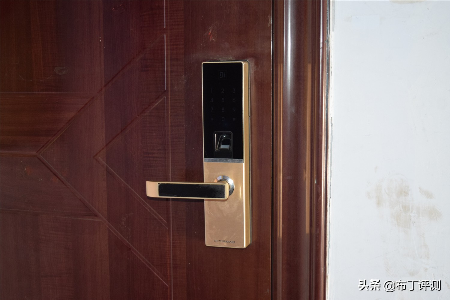 t11face智能门锁如何室内开门,开锁智能门锁