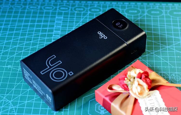 120w快充50000毫安充电宝测评,aigo移动电源快充版c40s