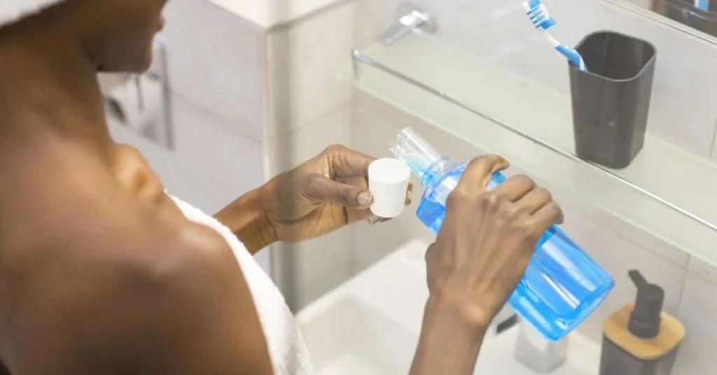 过氧化氢可以在碱性条件下存在吗,过氧化氢的使用方法和注意事项