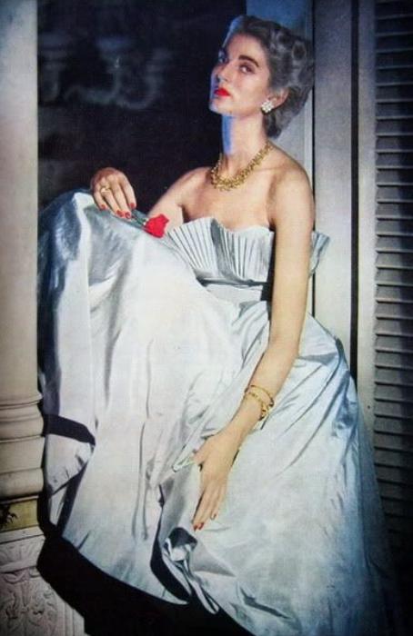 92岁银发超模图片,世界上最老超模97岁开始大红大紫