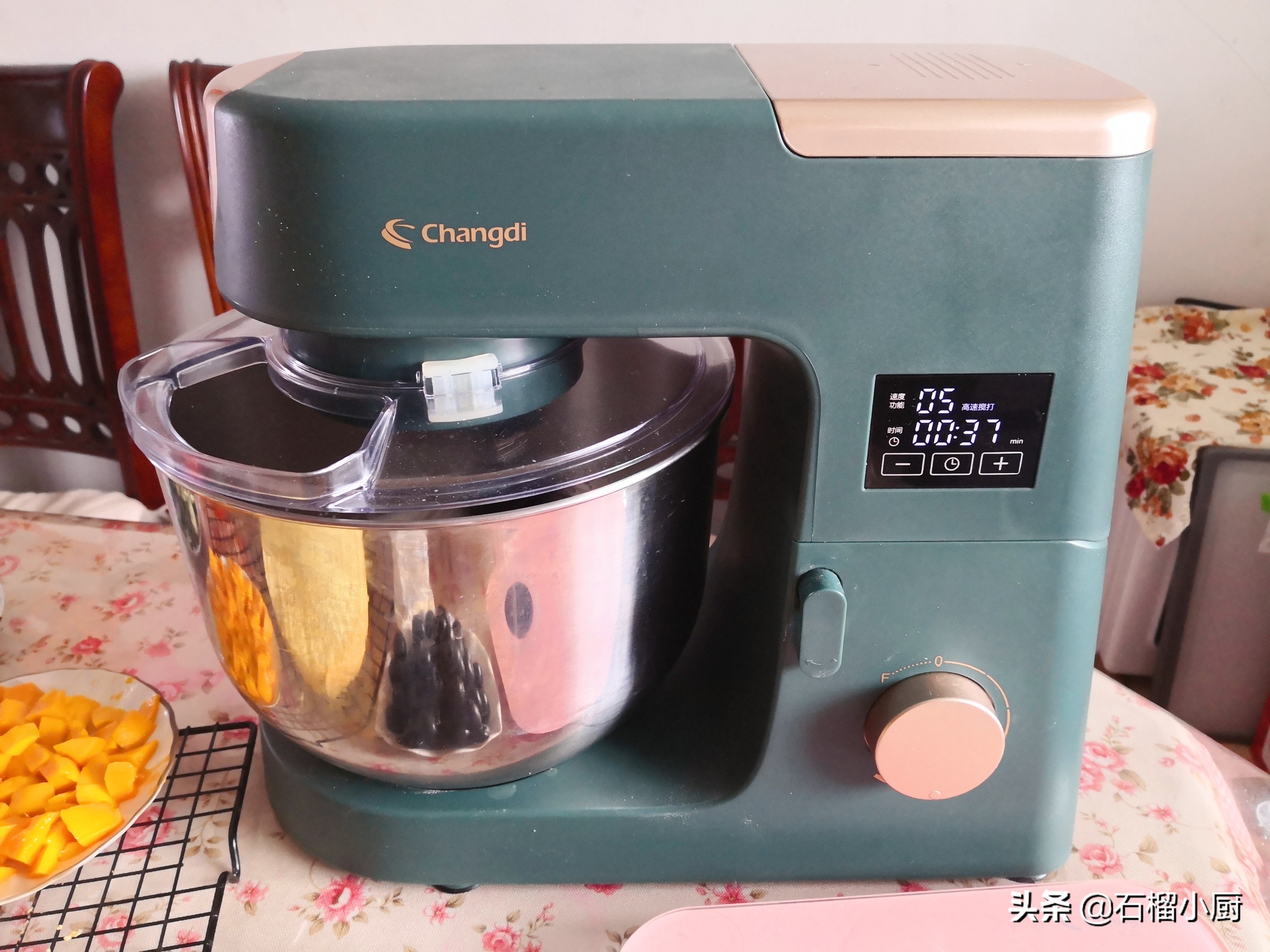 简单又好吃的蛋糕裱花,超简单的蛋糕裱花手残党也可以做