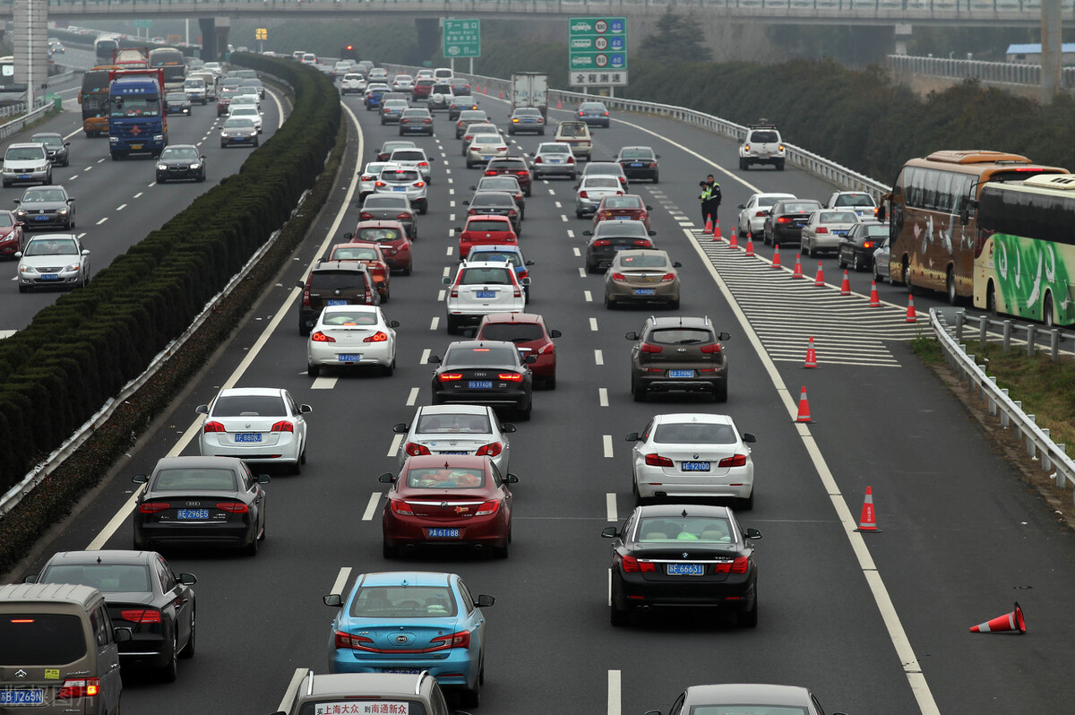 高速收费员真实收入,高速收费员的工作经历