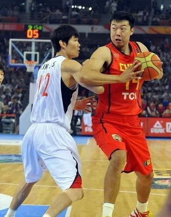 王治郅易建联首发,王治郅易建联带队