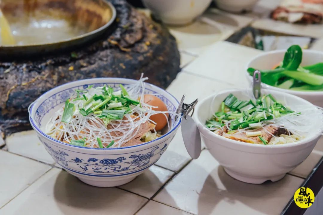 西安吃泡馍的真实视频,西安云片泡馍做法