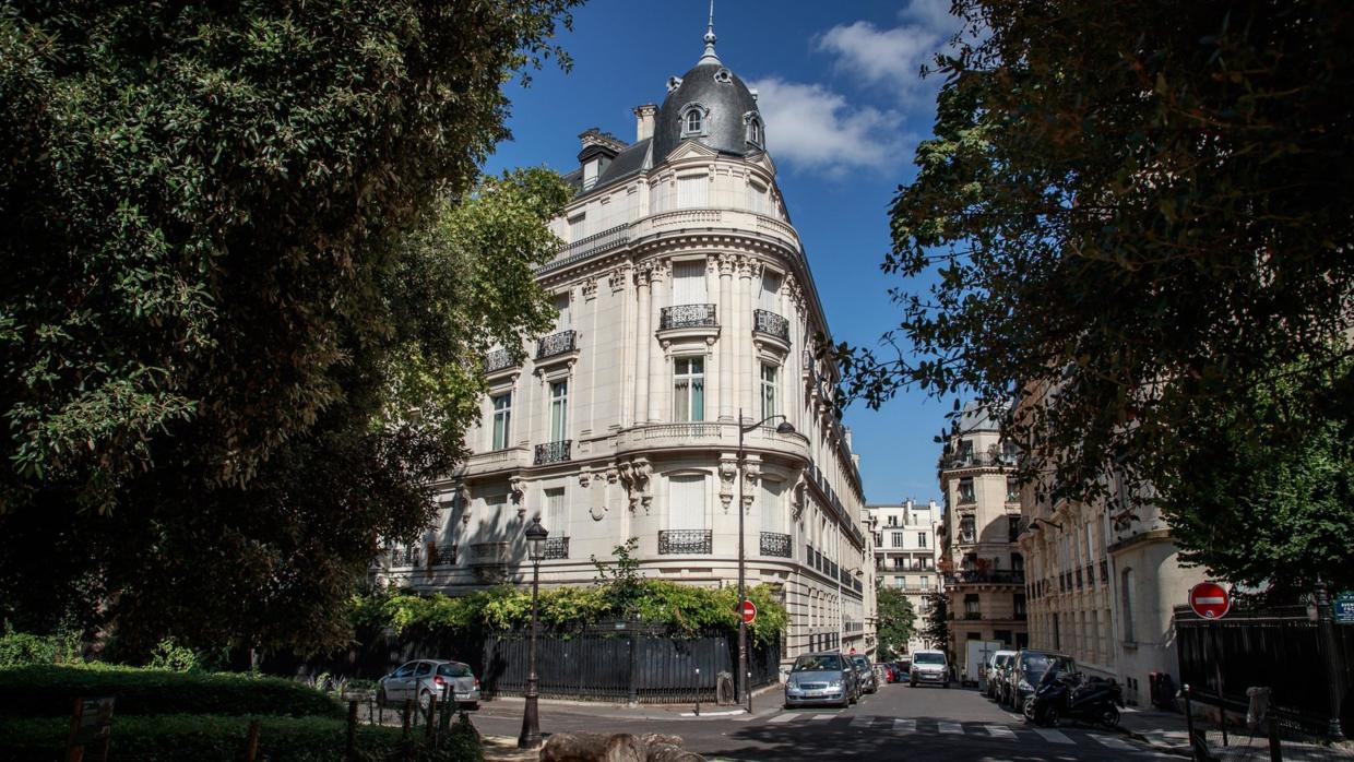 丧病升级！爆吴亦凡诱骗少女成产业链，团队拉皮条兄弟共享？