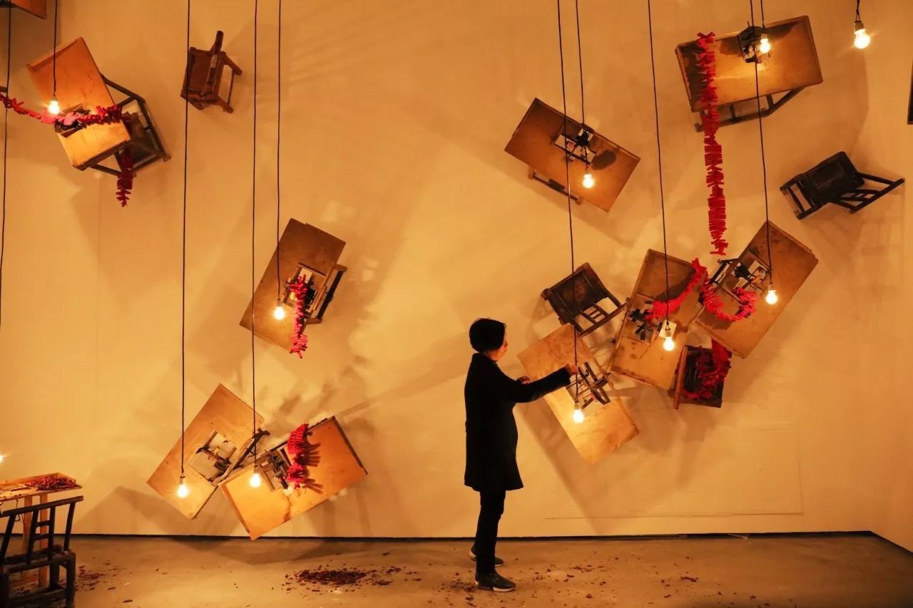 从一个房间到另一个房间,从一个房间走到另一个房间