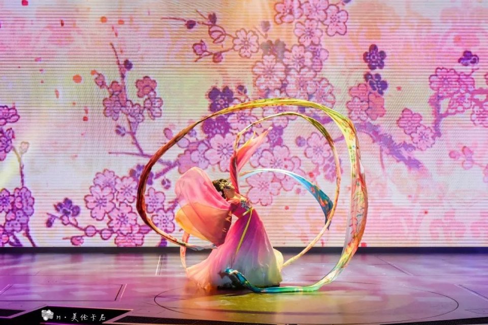 世界梦号内部游览过程 (探索梦号邮轮参观攻略)